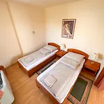 公寓 Karadi Apartmanhaz