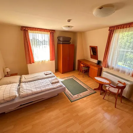 Karadi Apartmanhaz Διαμέρισμα *
