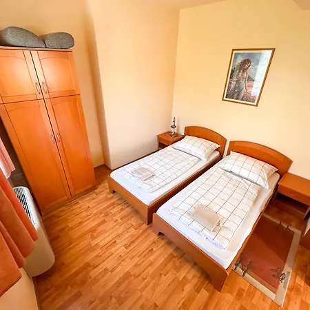 Karadi Apartmanhaz Διαμέρισμα