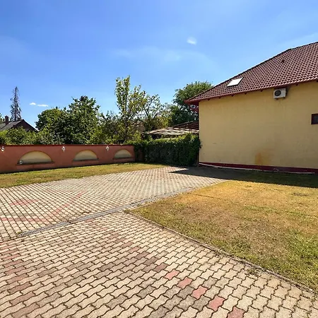 Karadi Apartmanhaz Διαμέρισμα *